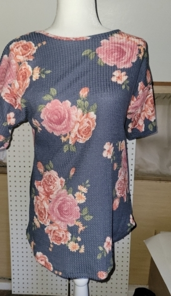Viamor size S blue and pink floral shirt NWT cross back